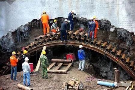 潢川隧道钢花管支护案例